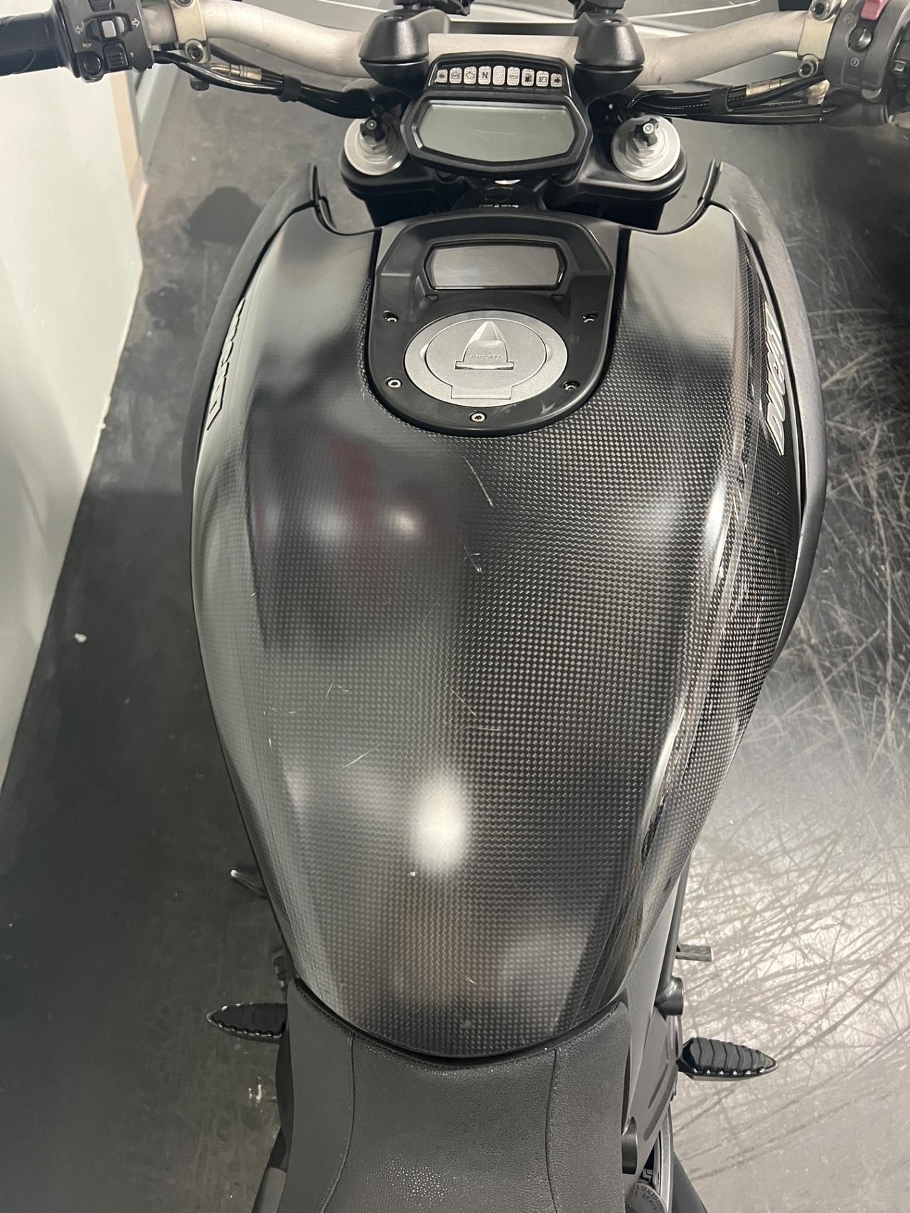 Ducati Diavel 1200 CARBON