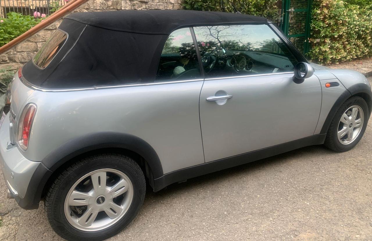 Mini Mini cabrio , benzina, neo patentati, tagliandata, in ottime condizioni generali , capottina seminuova