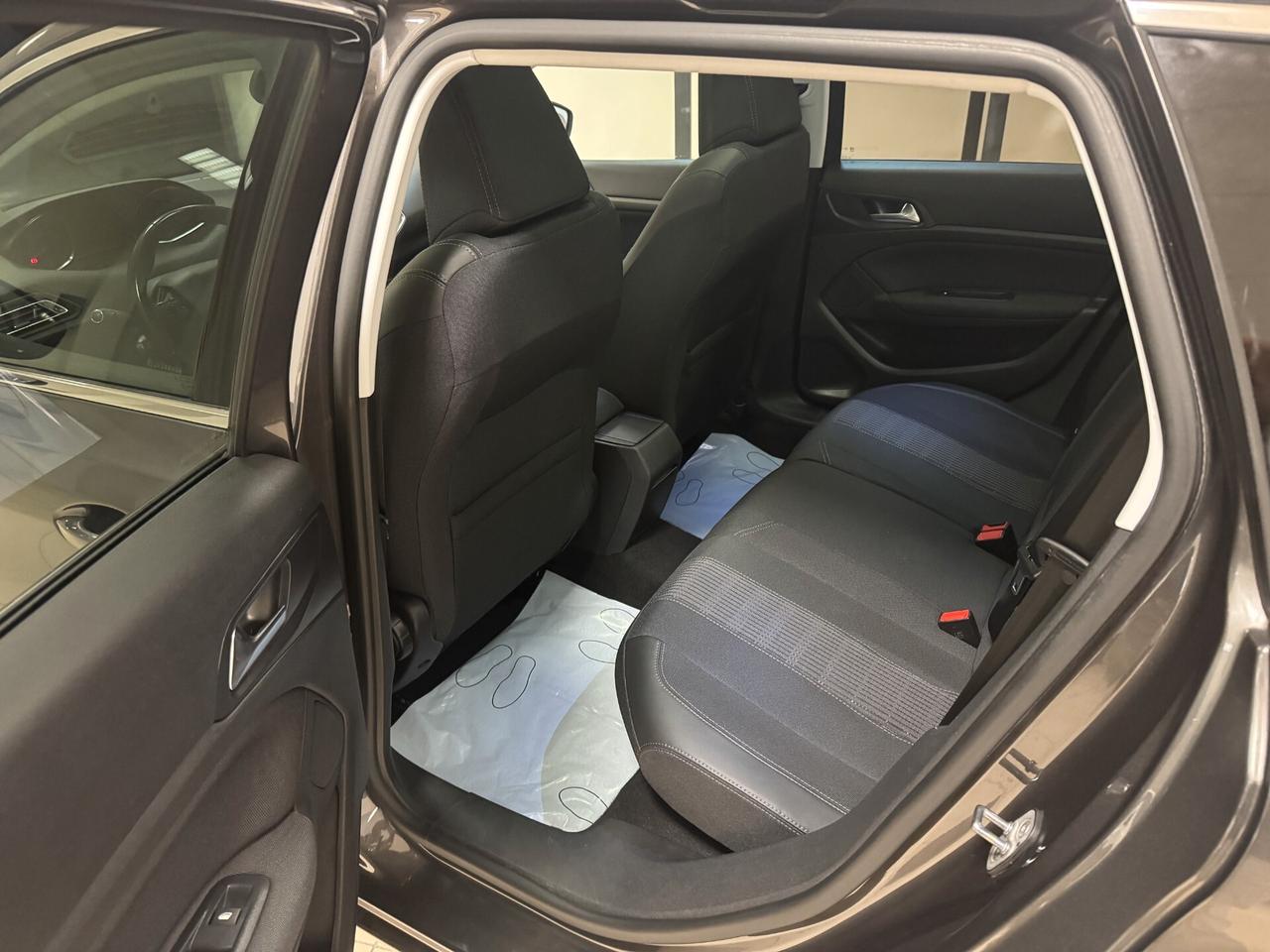 Peugeot 308 BlueHDi 130 S&S SW Allure