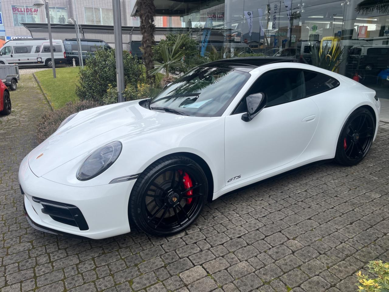 Porsche 911 Carrera 4 GTS