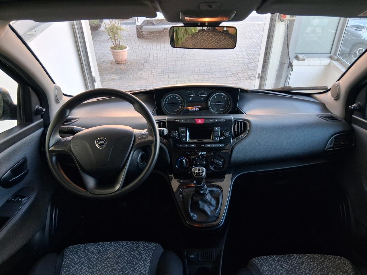 Lancia Ypsilon 1.0 FireFly 5 porte S&S Hybrid Ecochic Silver