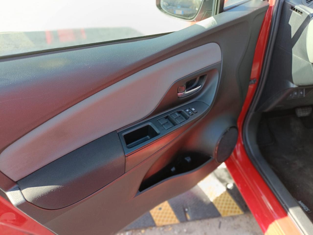Toyota Yaris 1.5 Hybrid 5 porte Cool NEOPATENTATI