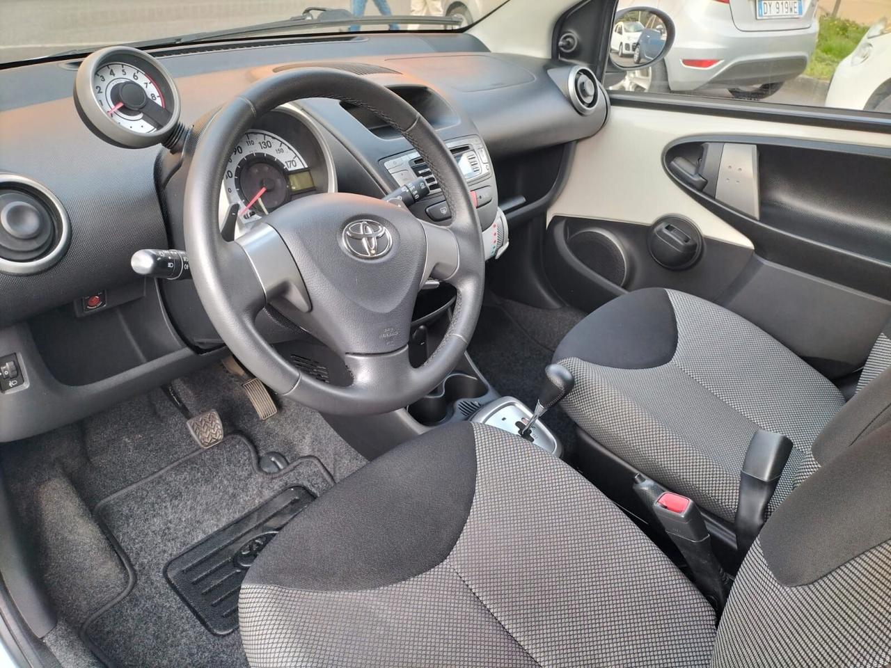 Toyota Aygo 1.0 VVT-i 69 CV 5 porte x-cool MMT