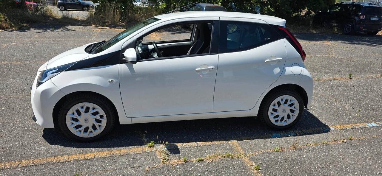 Toyota Aygo Connect 1.0 VVT-i 72CV 5 porte x-business MMT