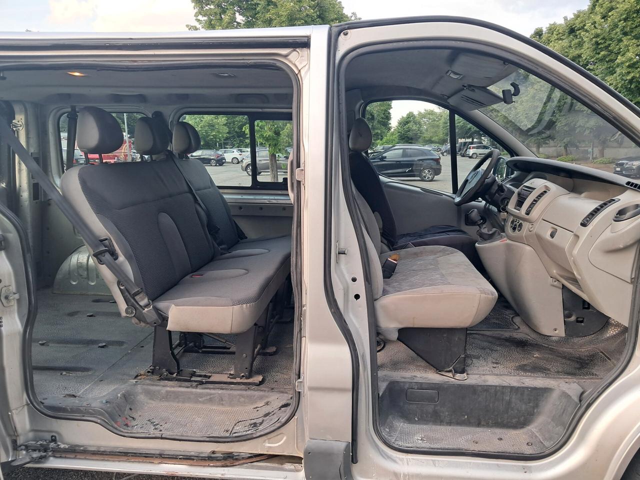 VIVARO 6 POSTI AUTOCARRO