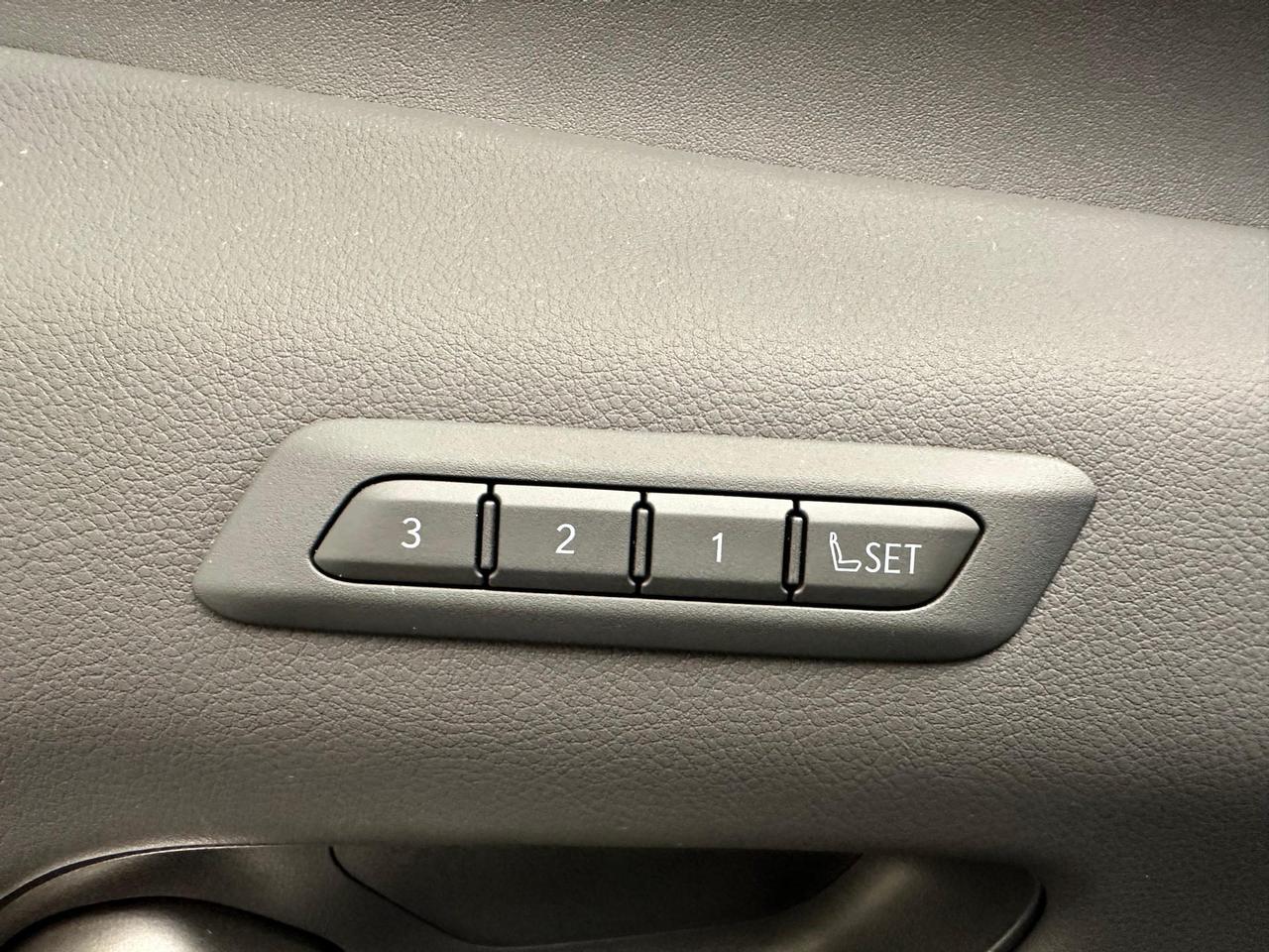 Lexus UX 300h 2.0 F-Sport 4wd cvt
