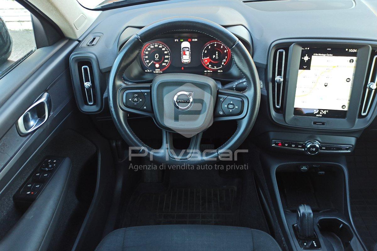 VOLVO XC40 T2 Geartronic Momentum Core