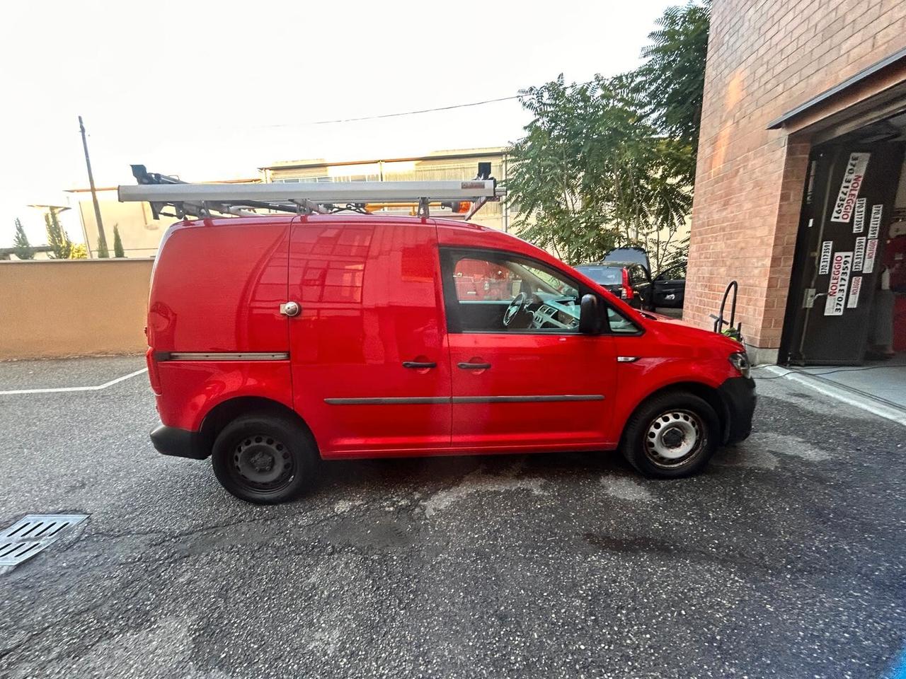 Volkswagen Caddy 2.0 TDI 122 CV 4Motion Furgone Business