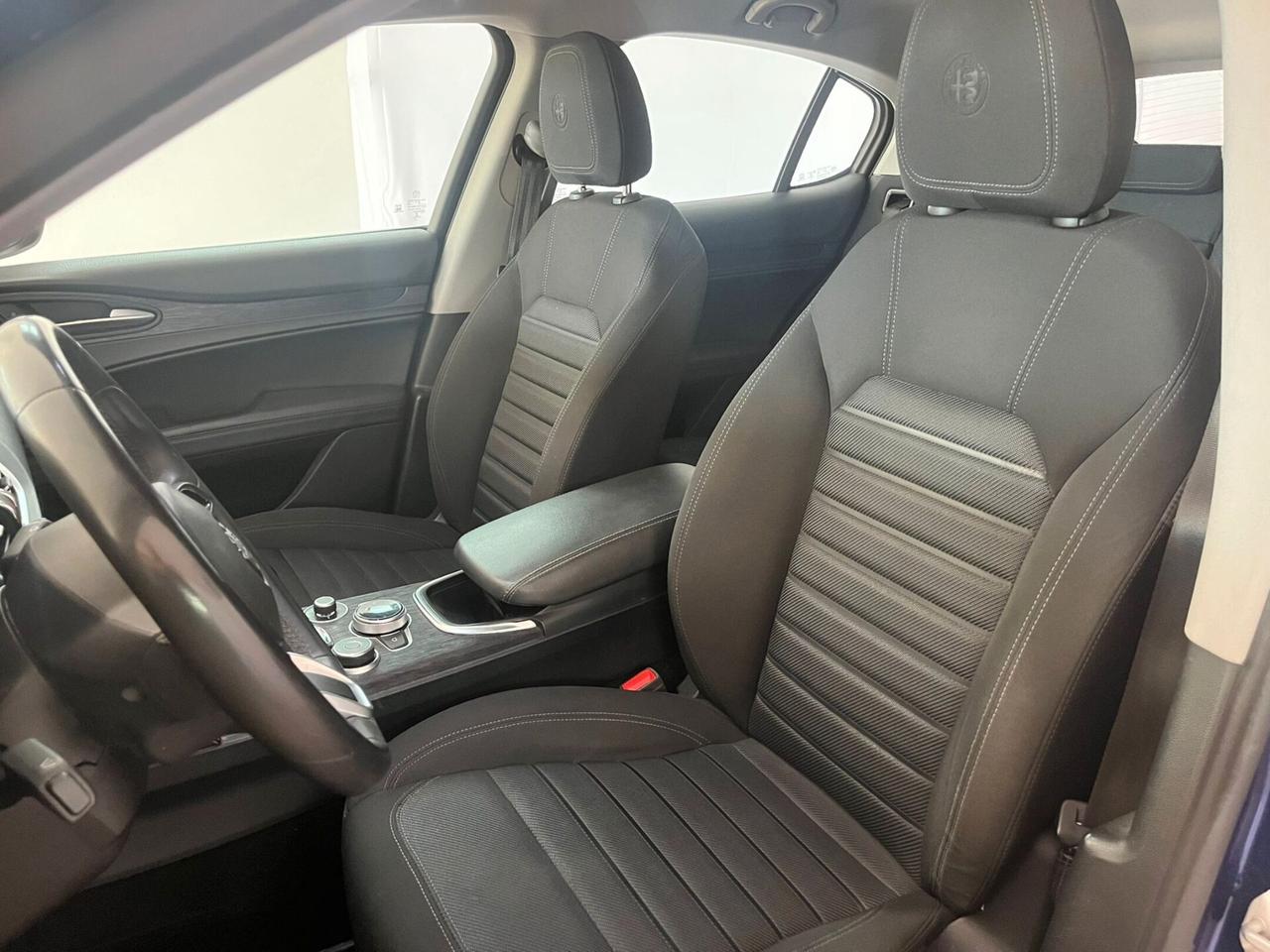 Alfa Romeo Stelvio 2.2 Turbodiesel 160 CV AT8 RWD Business ( Autocarro )
