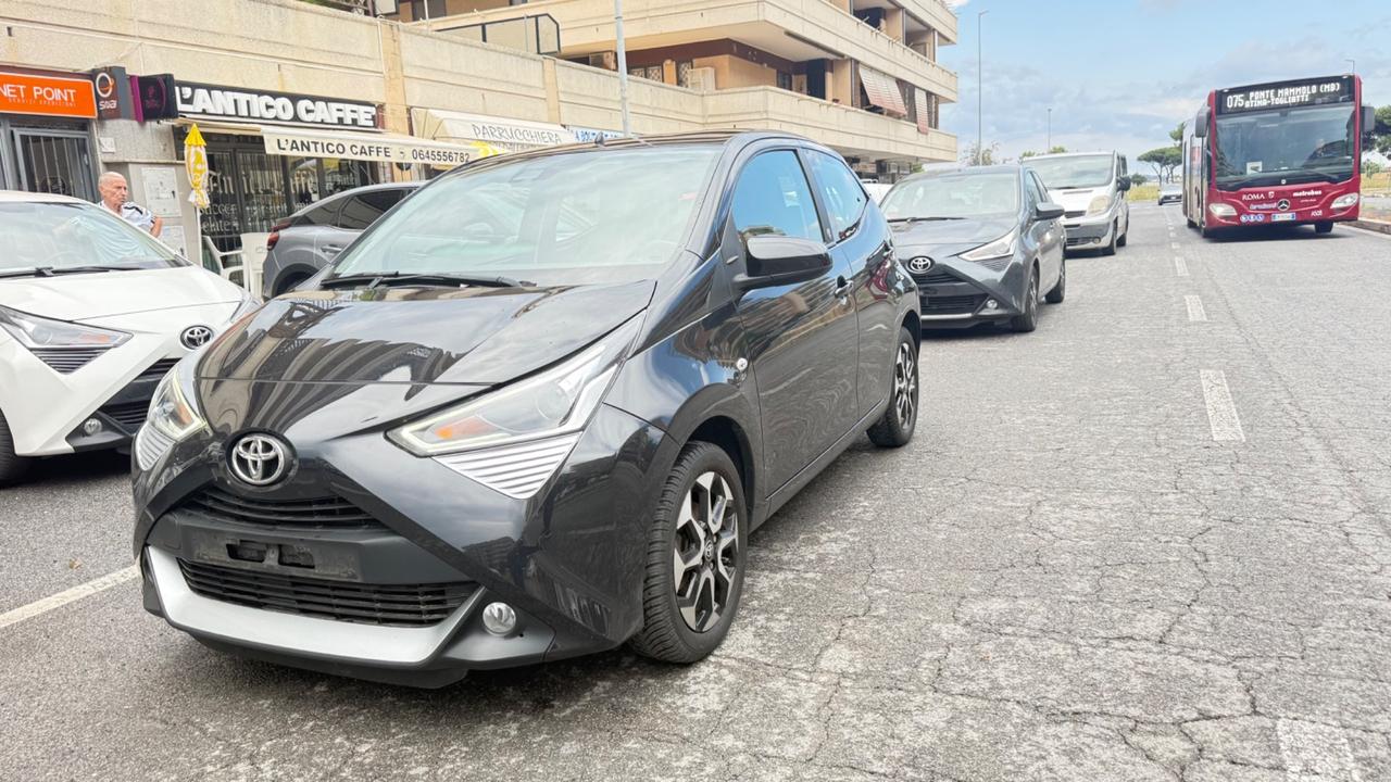 Toyota Aygo Connect 1.0 VVT-i 72 CV 5 porte x-play LED NAVI KAMERA PDC CERCHI 16 BLUETOOTH