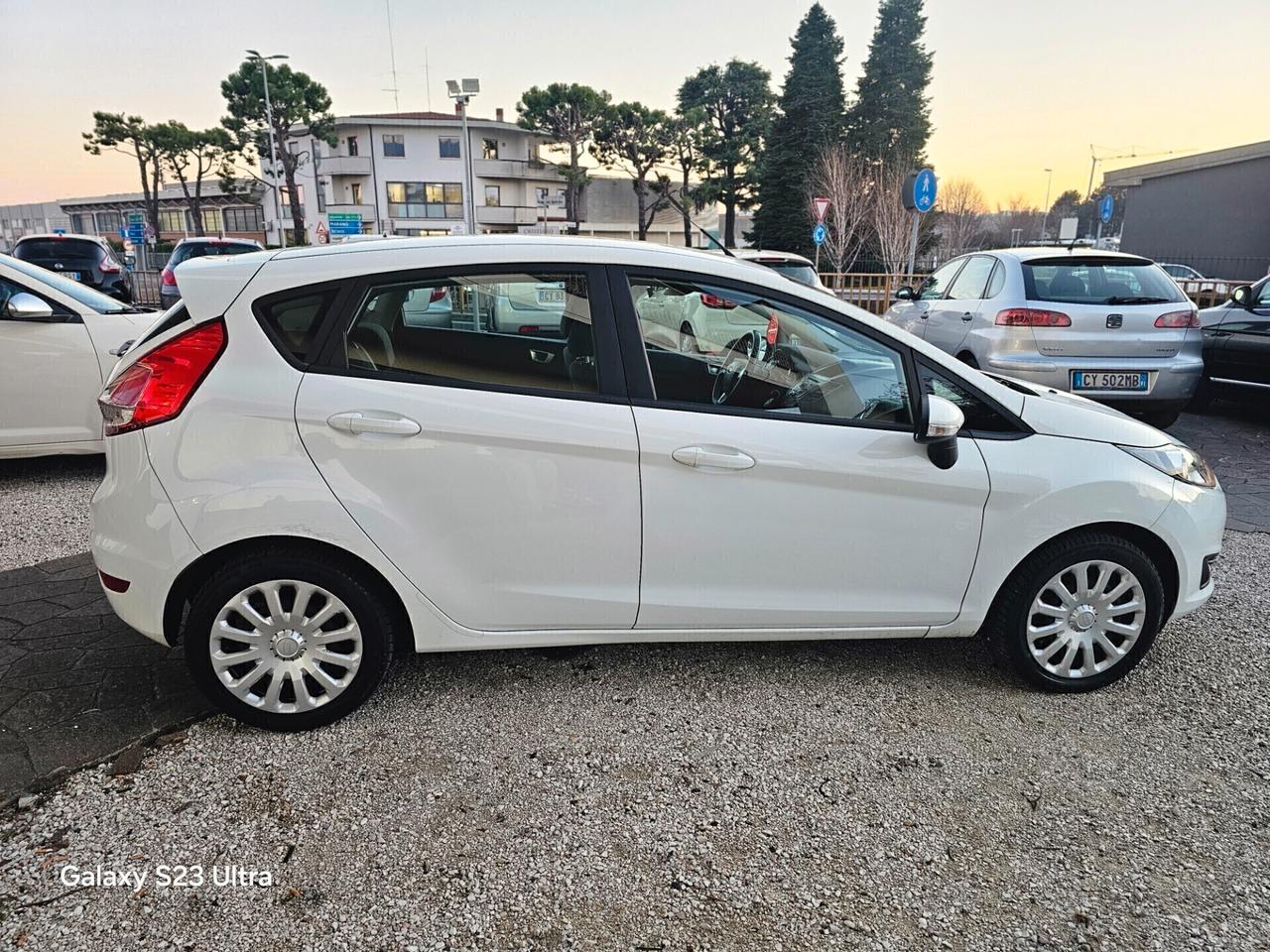 Ford Fiesta 1.5 DIESEL OK PER NEOPATENTATI ANNO 10/2012