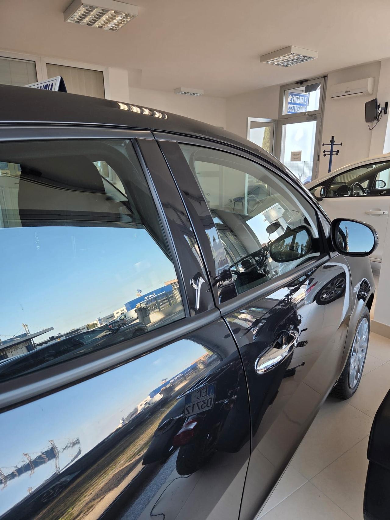 Lancia Ypsilon 1.2 69 CV 5 porte S&S Gold