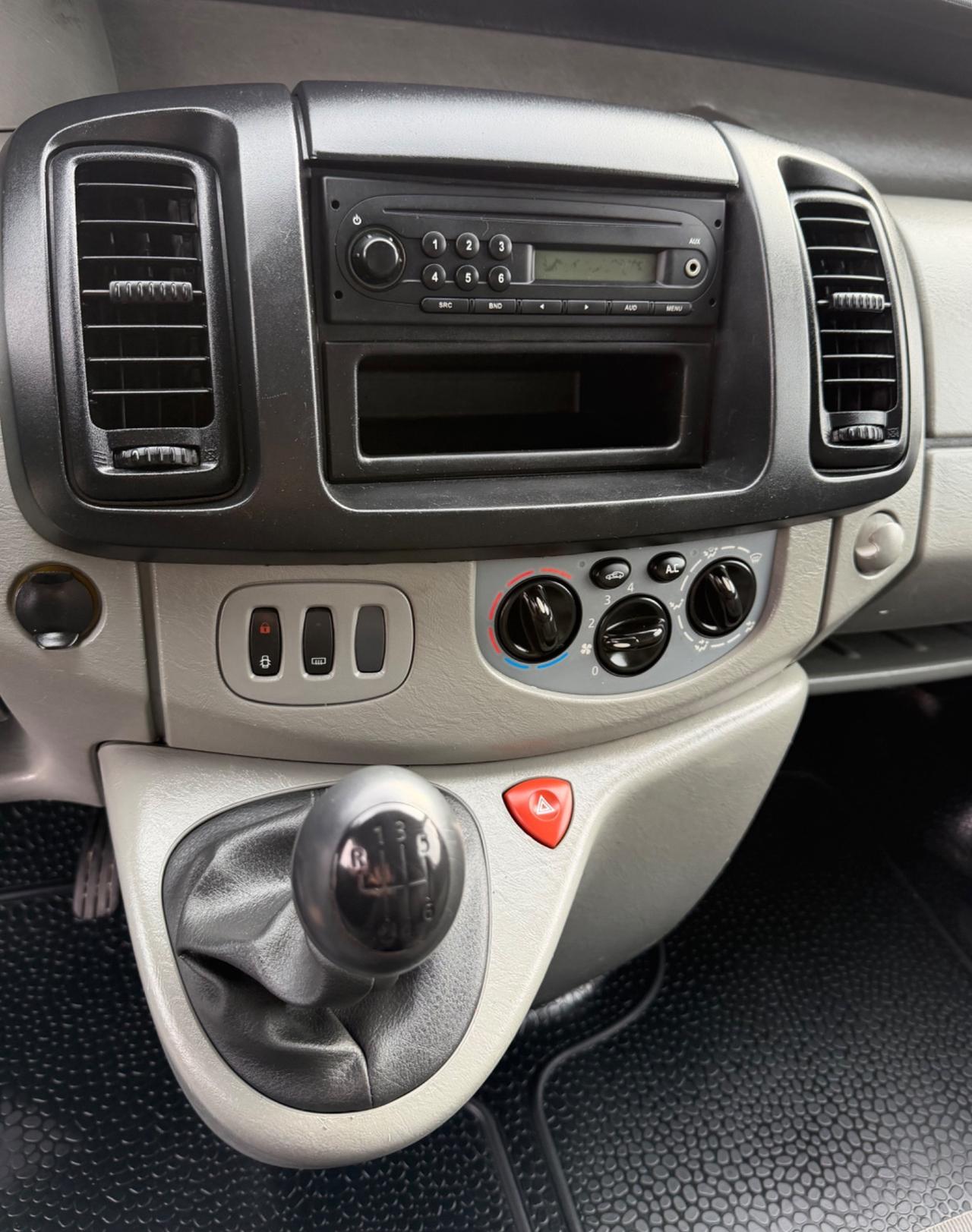 RENAULT TRAFIC 2.0 CTDi 115 CV 6 MARCE CLIMA AUTO