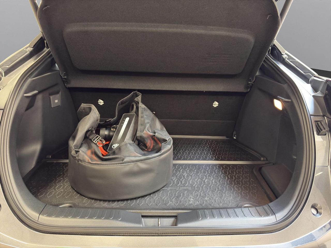 Toyota C-HR 2.0 phev Lounge fwd e-cvt