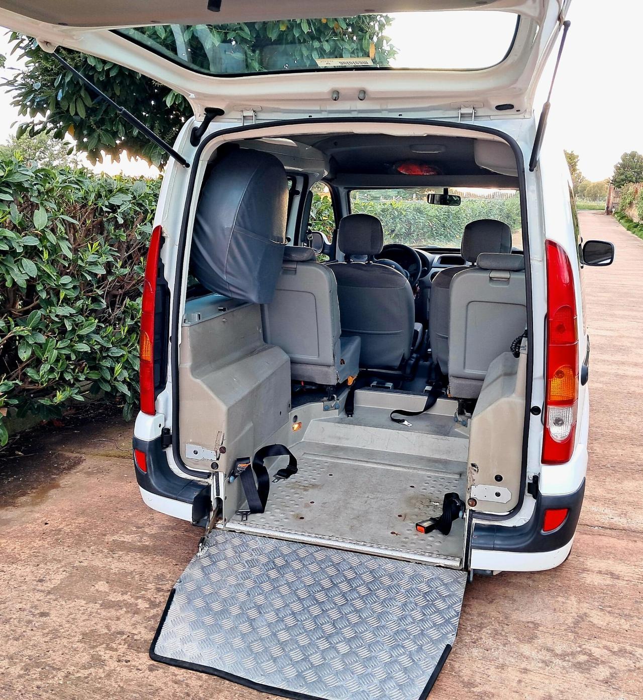 Renault Kangoo TRASPORTO DISABILI PIANALE RIBASSATO UNIPRO