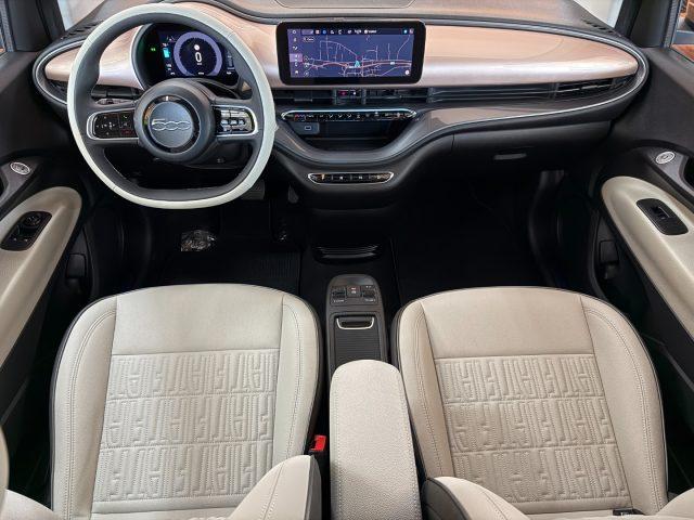 FIAT 500e Berlina 42 kWh La Prima 320
