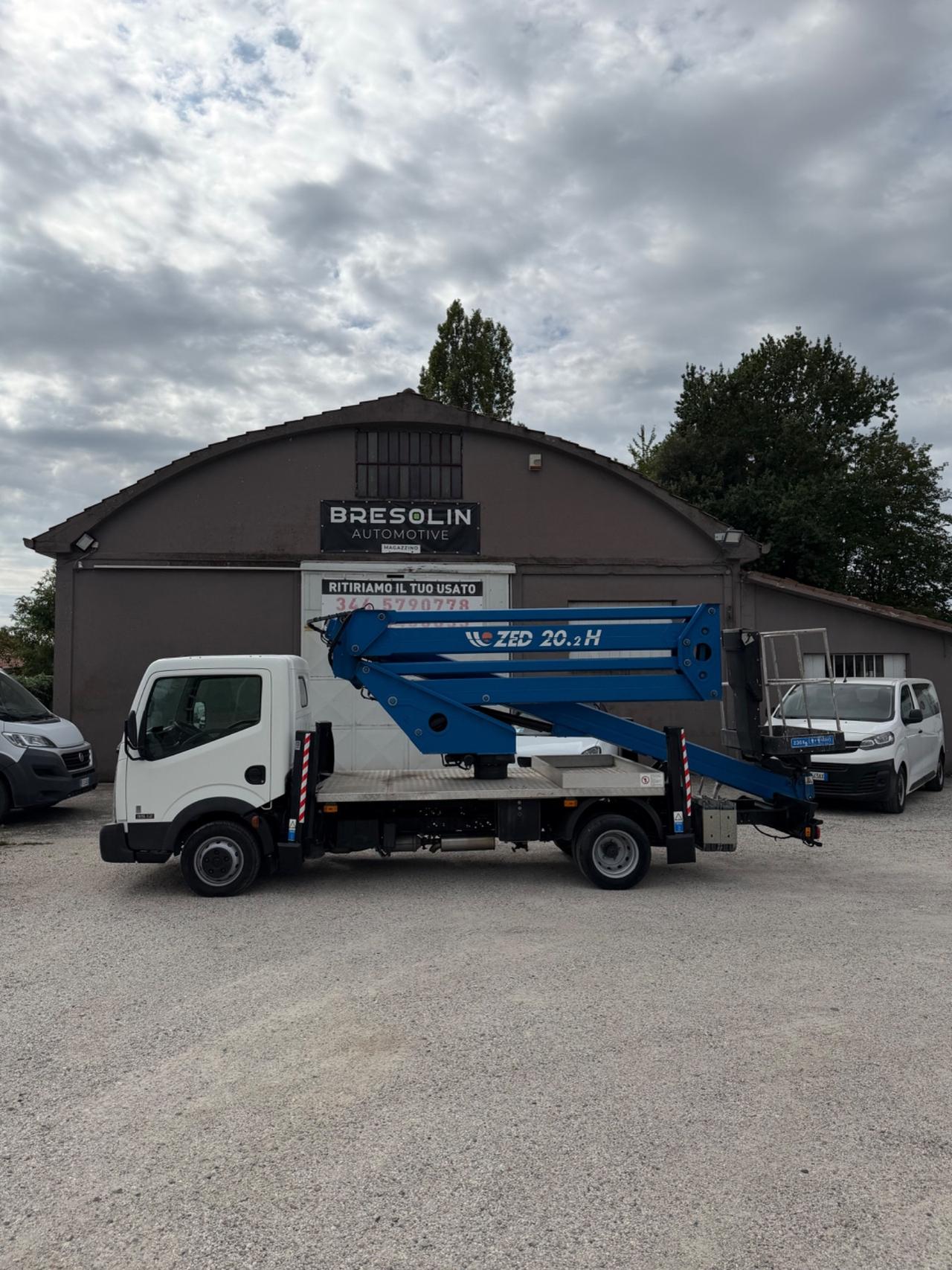 Nissan Cabstar piattaforma aerea 20 metri