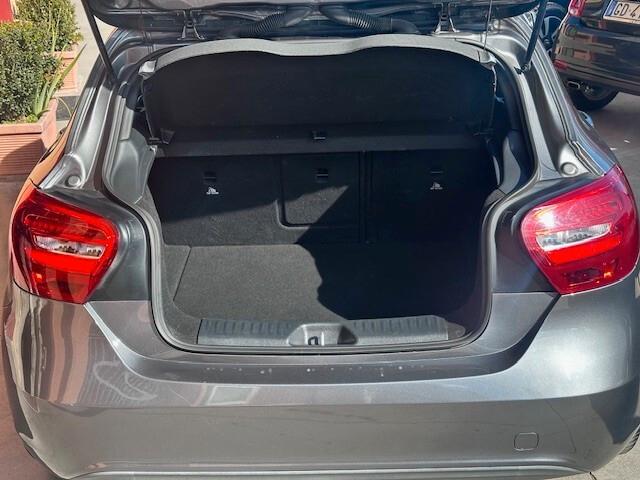 Mercedes-benz A 180 d Automatic Business UNIPRO