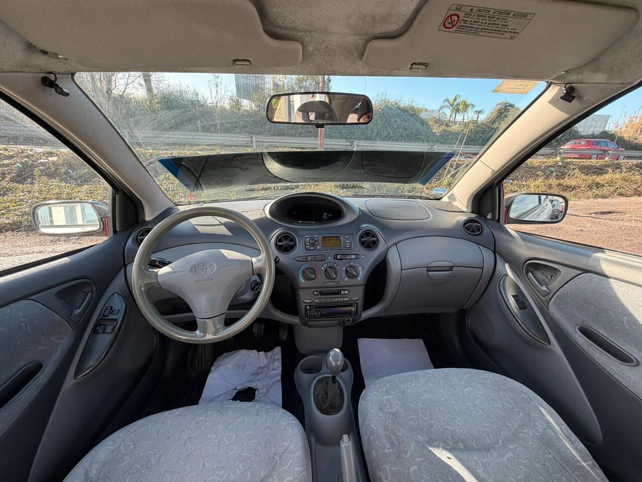 Toyota Yaris 1.0i 16V cat 5 porte Sol