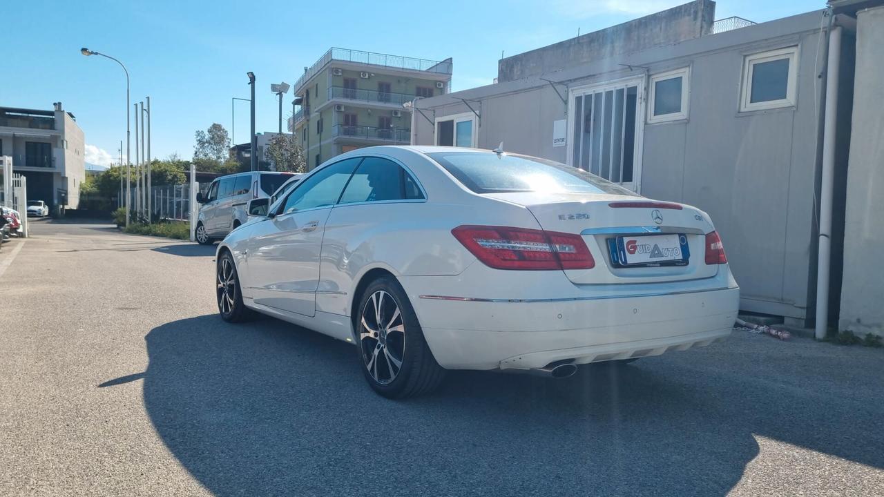 Mercedes-benz E 220 CDI Coupé BlueEFFICIENCY