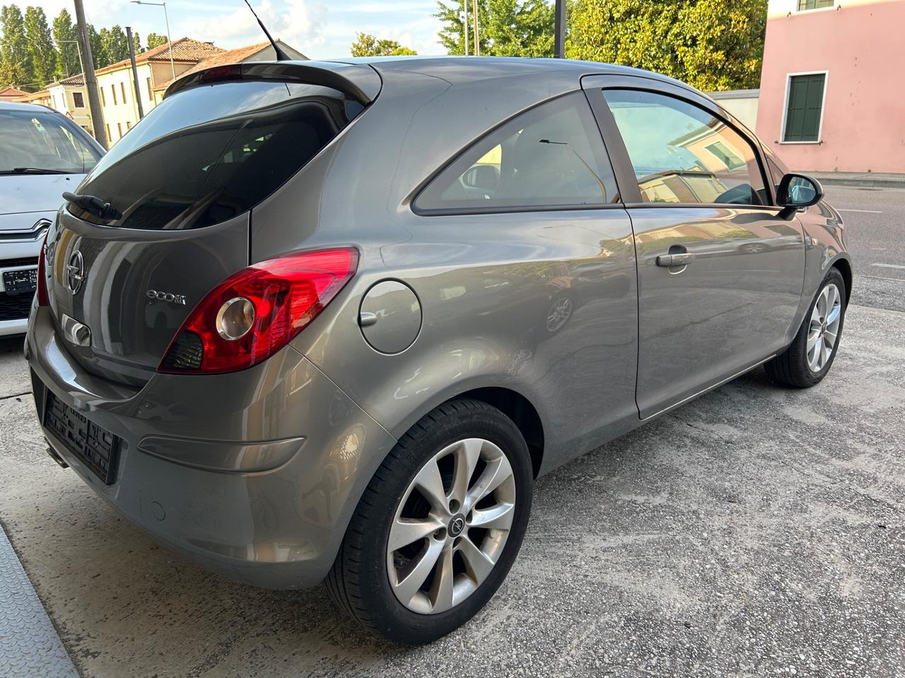 Opel Corsa 1.2 benzina sport 2012!!!!