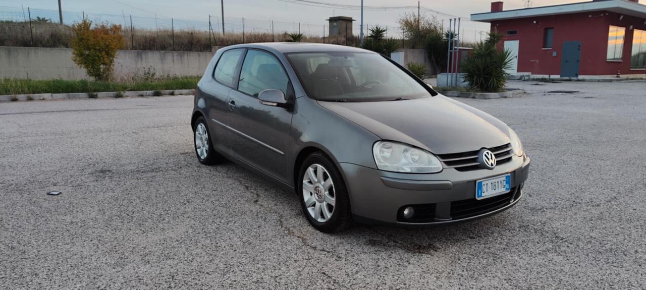 Volkswagen Golf 2.0 16V TDI 3p. Sportline