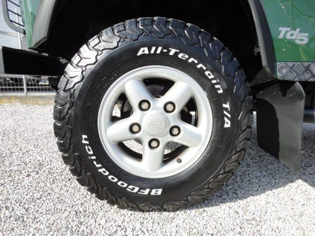 LAND ROVER Defender 110 2.5 Td5 cat Crew Cab Pick-up - Neopatentati