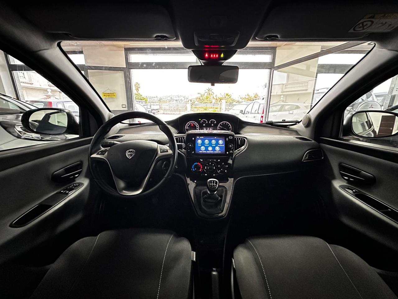 Lancia Ypsilon 1.0 FireFly 5 porte S&S Hybrid Gold