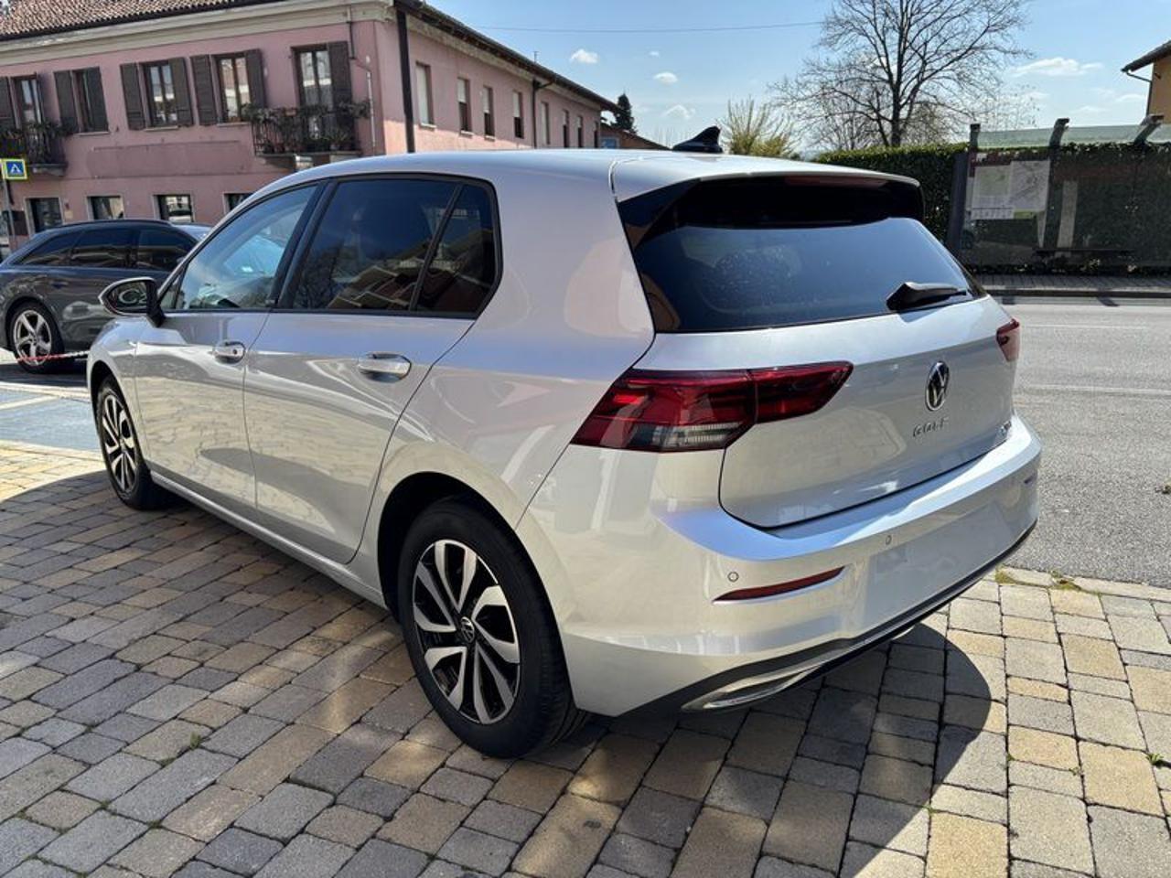 Volkswagen Golf 1.0 eTSI EVO DSG Active NAVI-LED-16"