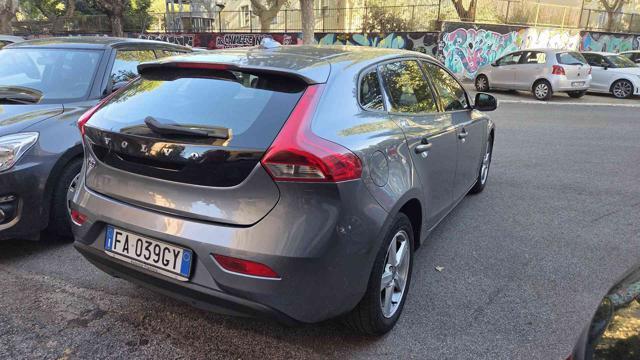 VOLVO V40 D2 1.6 Momentum