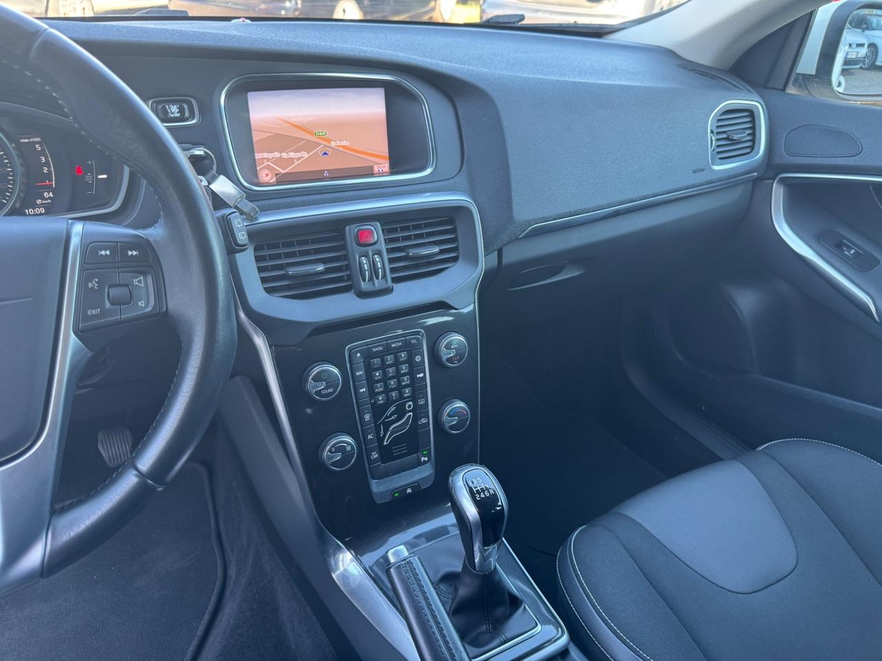 Volvo V40 D2 2.0 120CV Inscription NEOPATENTATI