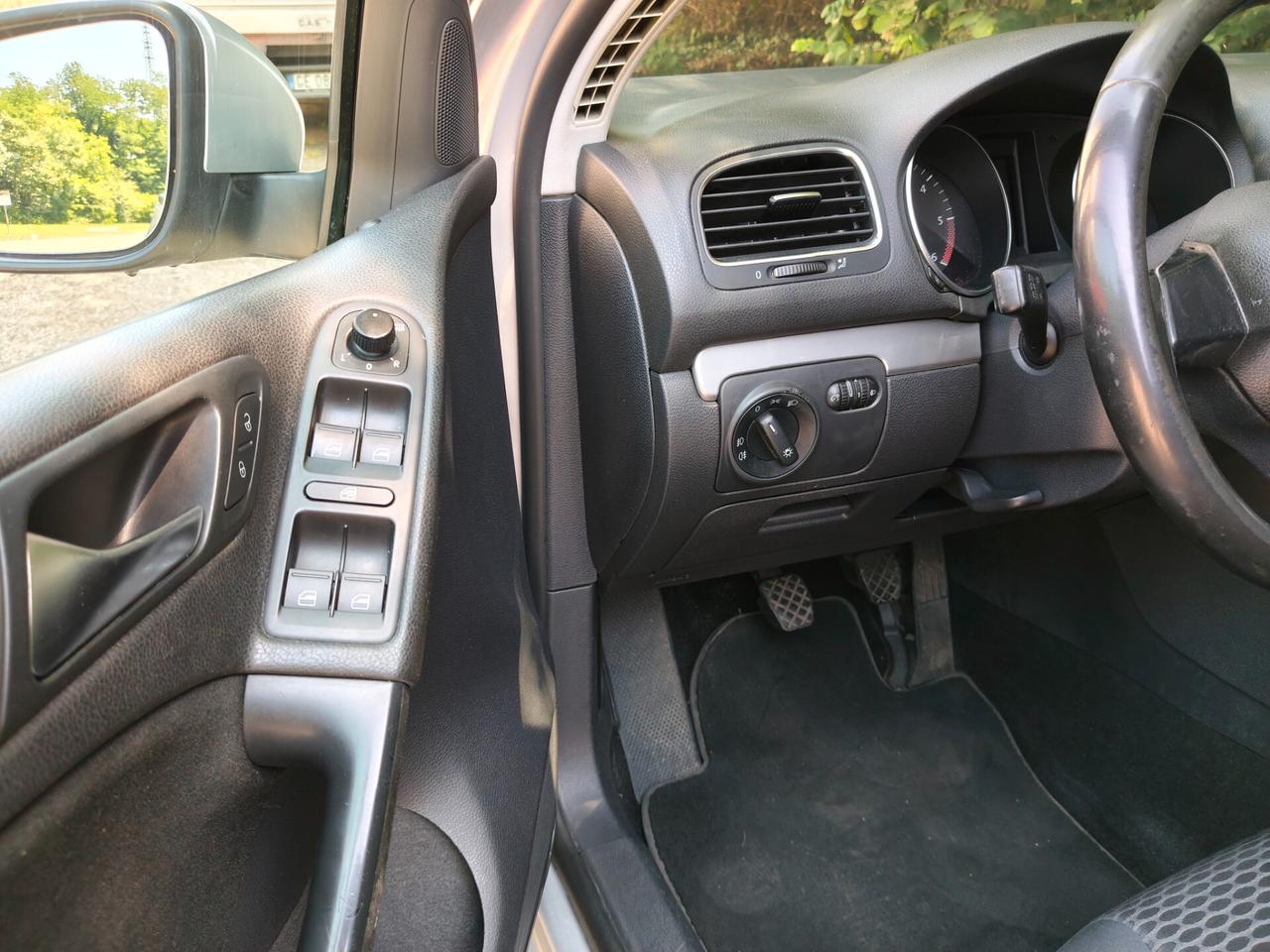 Volkswagen Golf 6 Diesel 1.6 TDI DPF Comfortline