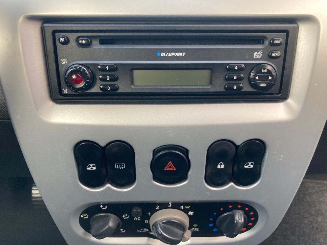 DACIA LOGAN 7 POSTI (KM 98.409)