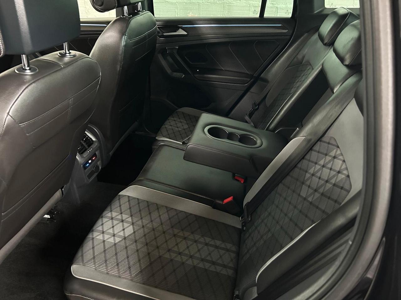 Volkswagen Tiguan 2.0 TDI DSG 4MOTION R-LINE TETTO PANORAMICO ED APRIBILE