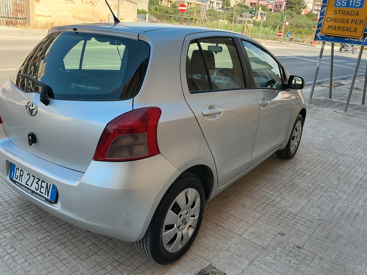 Toyota Yaris 1.0 5 porte Sol