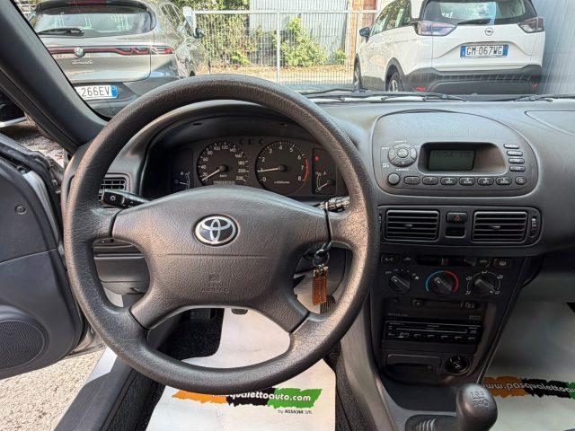 TOYOTA Corolla 1.4i 16V 5 porte Sol