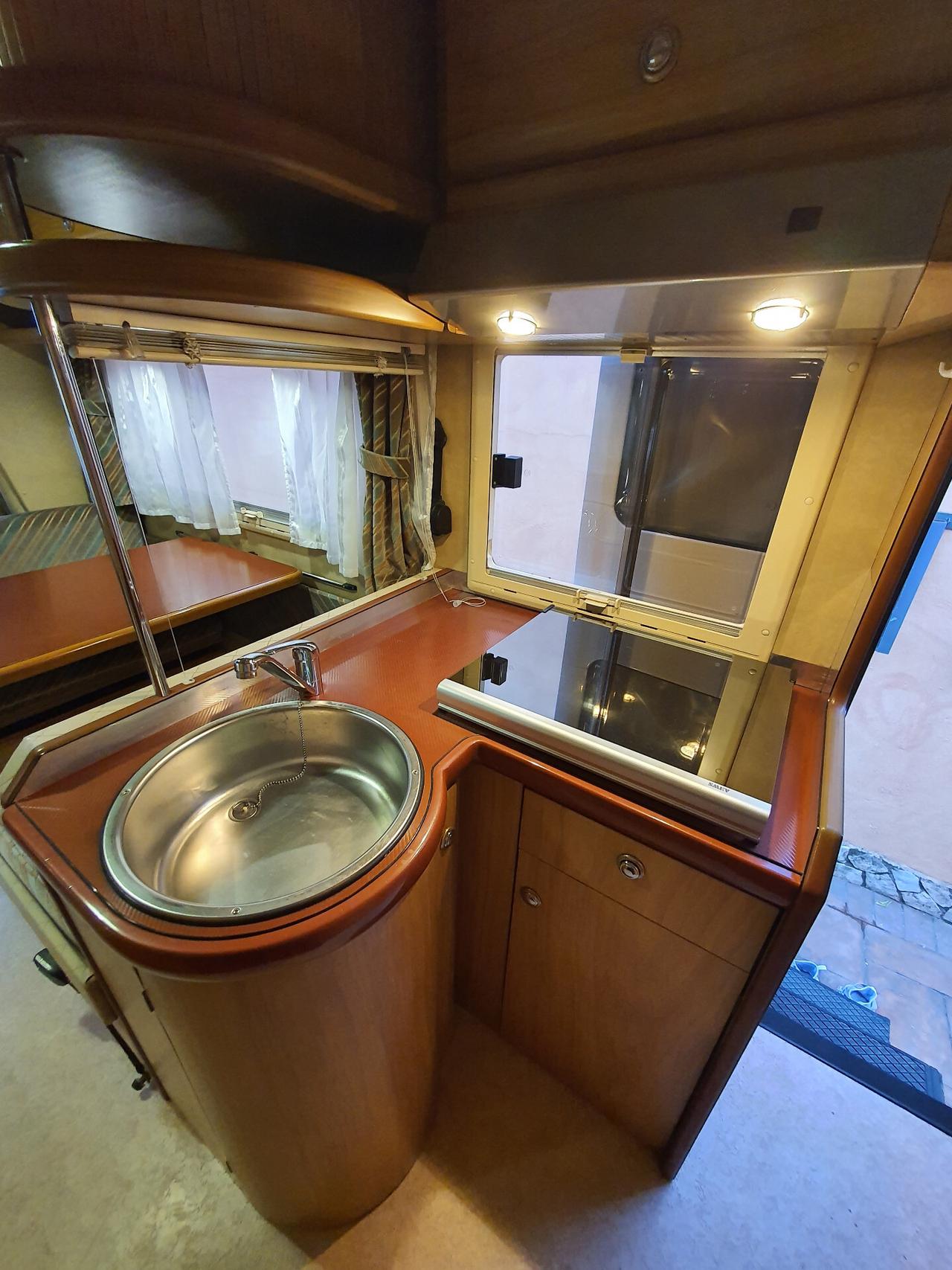 Laika ECOVIP 4 FORD 2.5 TD 100CV CLIMA DOPPIO SERB PORTABIC