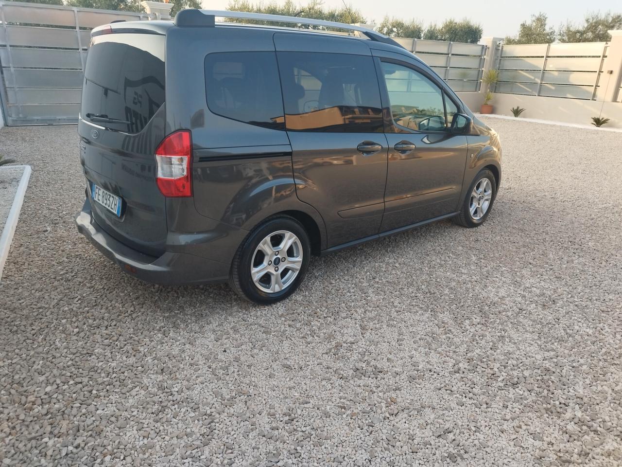 Ford Tourneo Courier Tourneo Courier 1.5 TDCI 95 CV Titanium