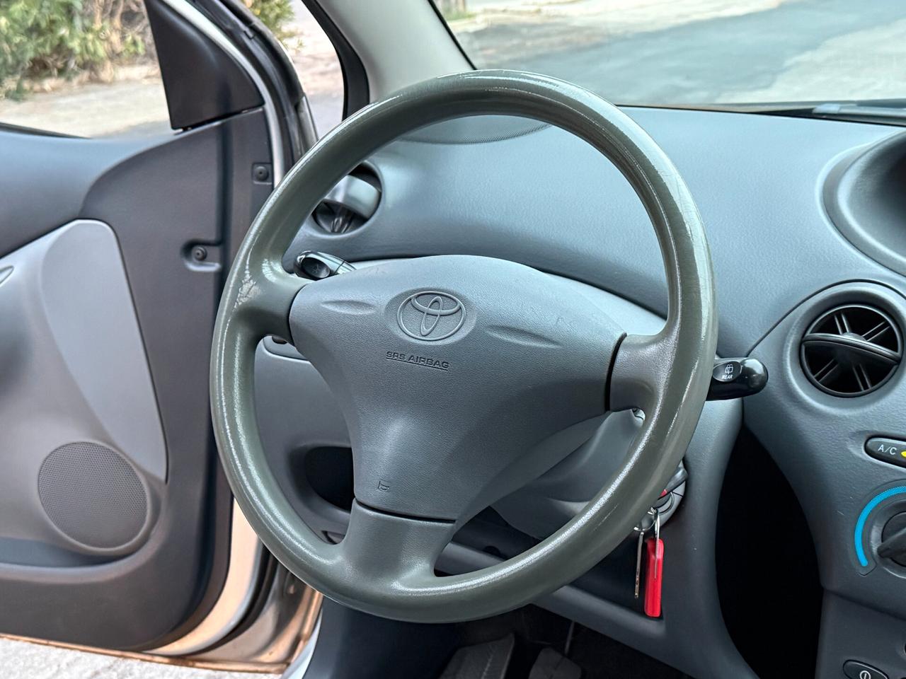 Toyota Yaris 1.0 cat 5 porte Sol - 2001
