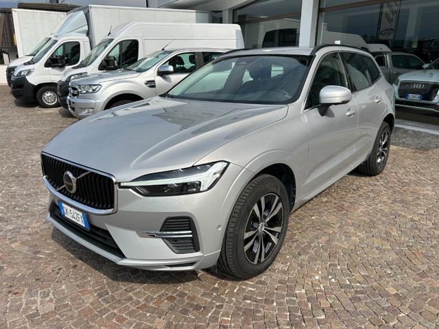 VOLVO XC60 B4 (d) AWD automatico MOMENTUM