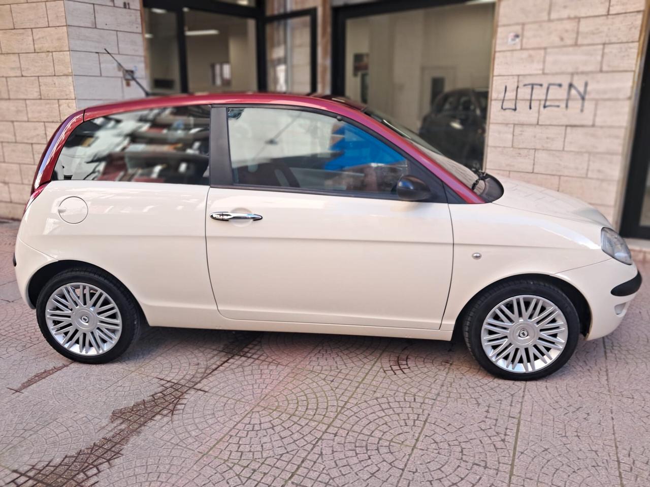 LANCIA YPSILON 1.2 BICOLOR-NEOPATENTATI-Euro3490