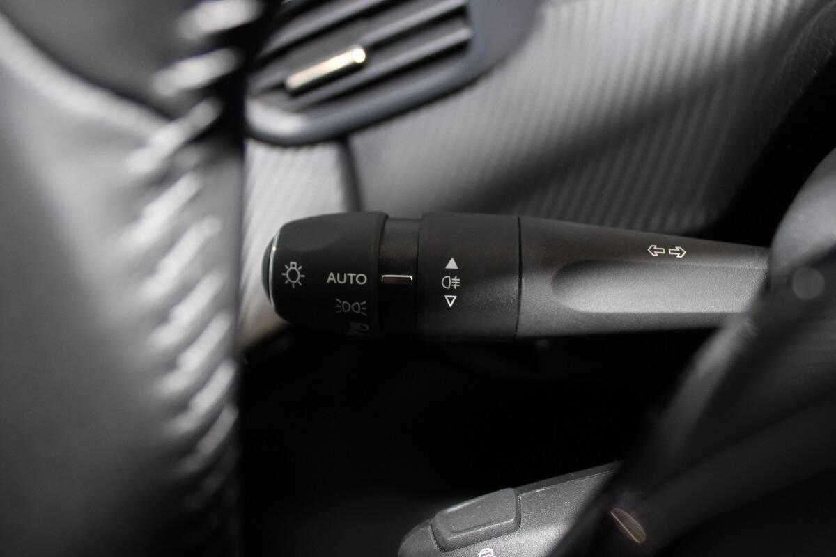 Peugeot 208 1.2 puretech Allure s&s 100cv Con Virtual Cockpit