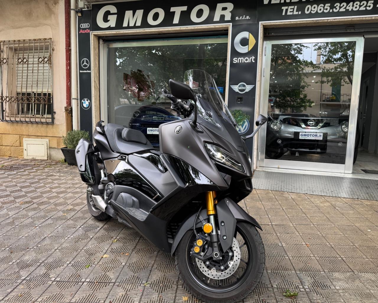 Yamaha TMAX 560 Tech max dark magma