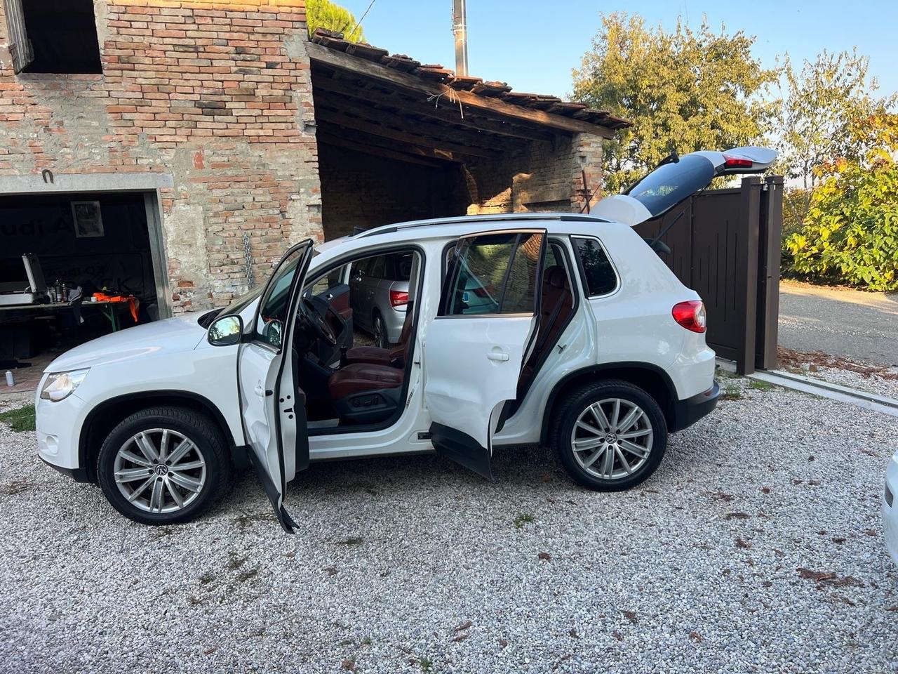 Volkswagen Tiguan 2.0 16V TDI DPF Sport & Style (18°)