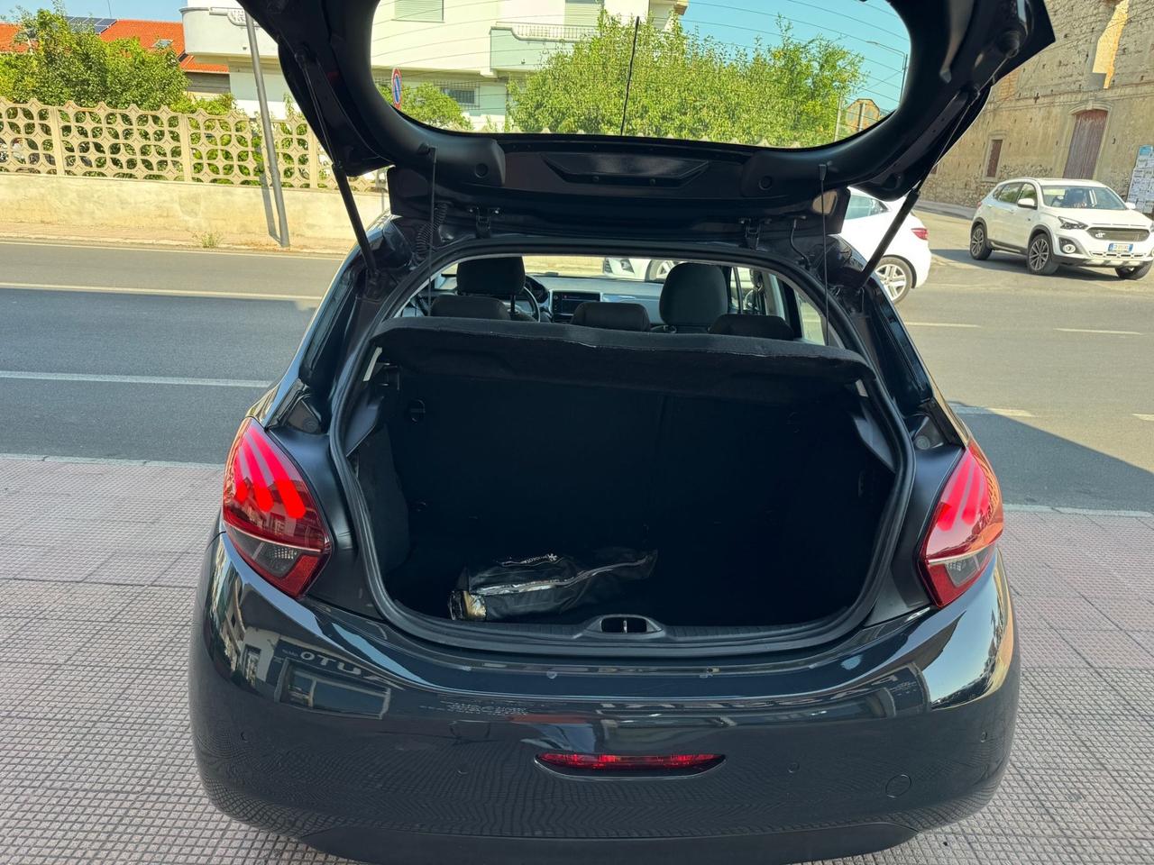 Peugeot 208 BlueHDi 75 5 porte Allure