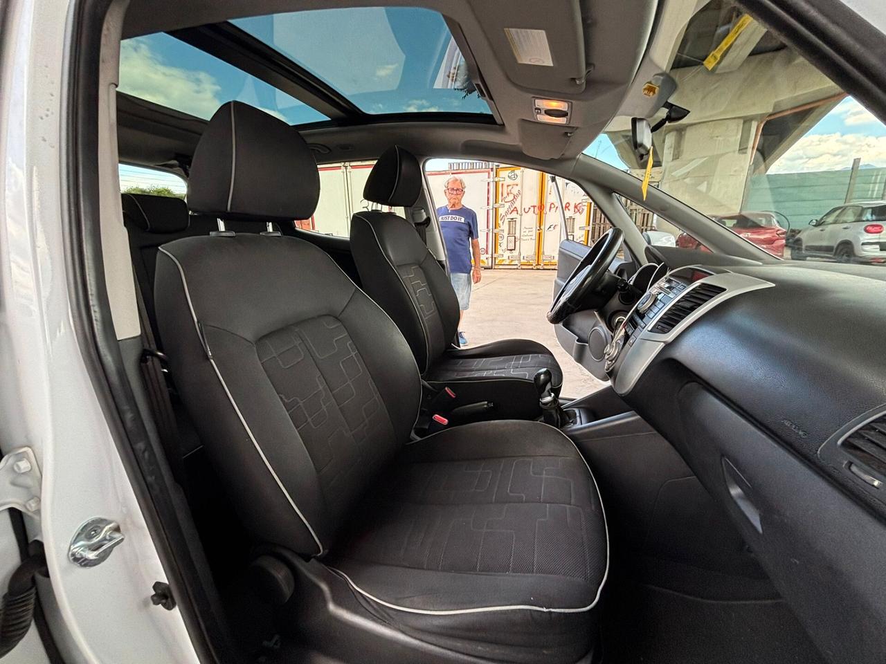 Kia Venga 1.4 CRDi 90CV WGT Fullsky