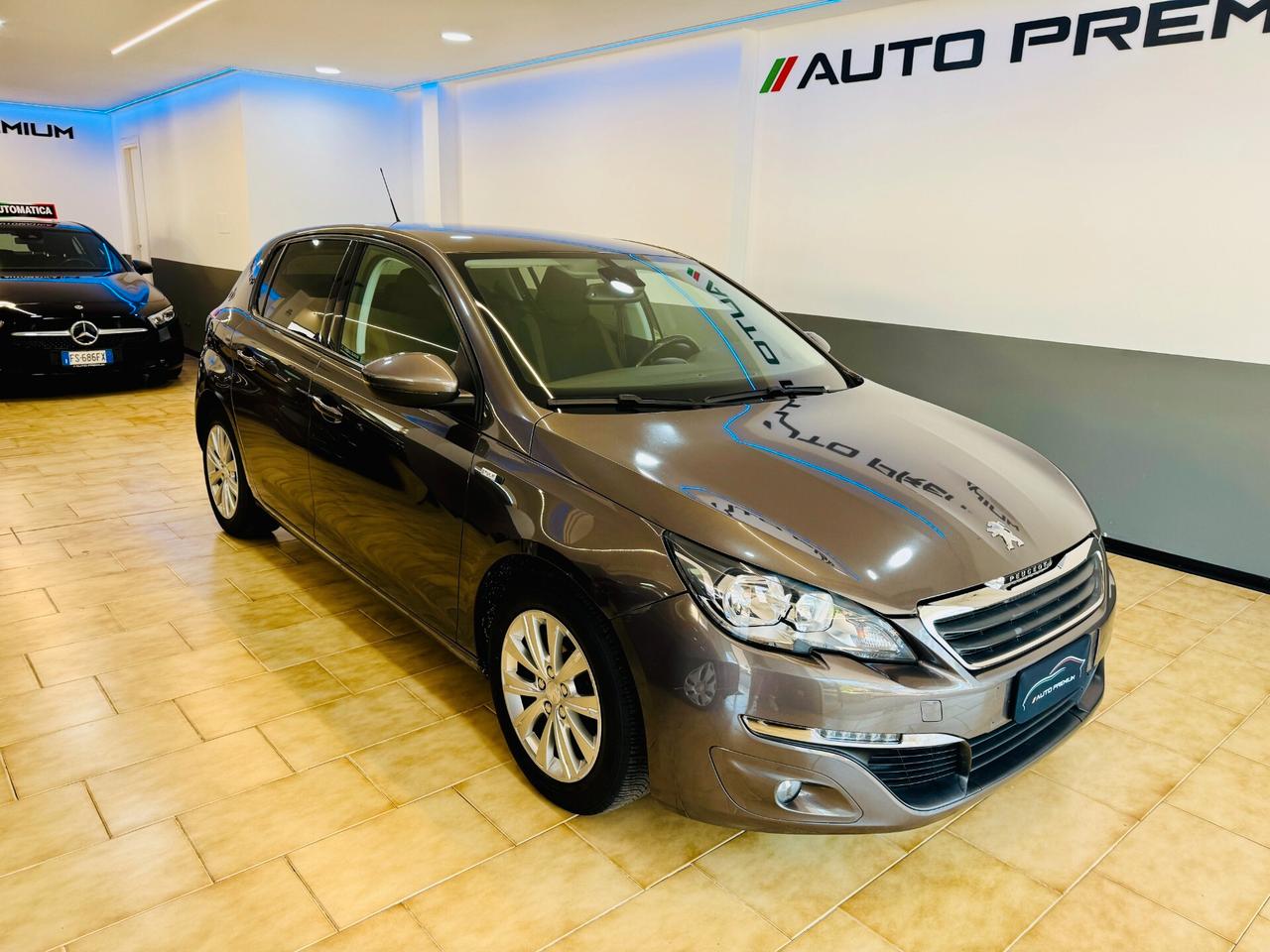 Peugeot 308 Active 110 Cv - Navi / R.Camera