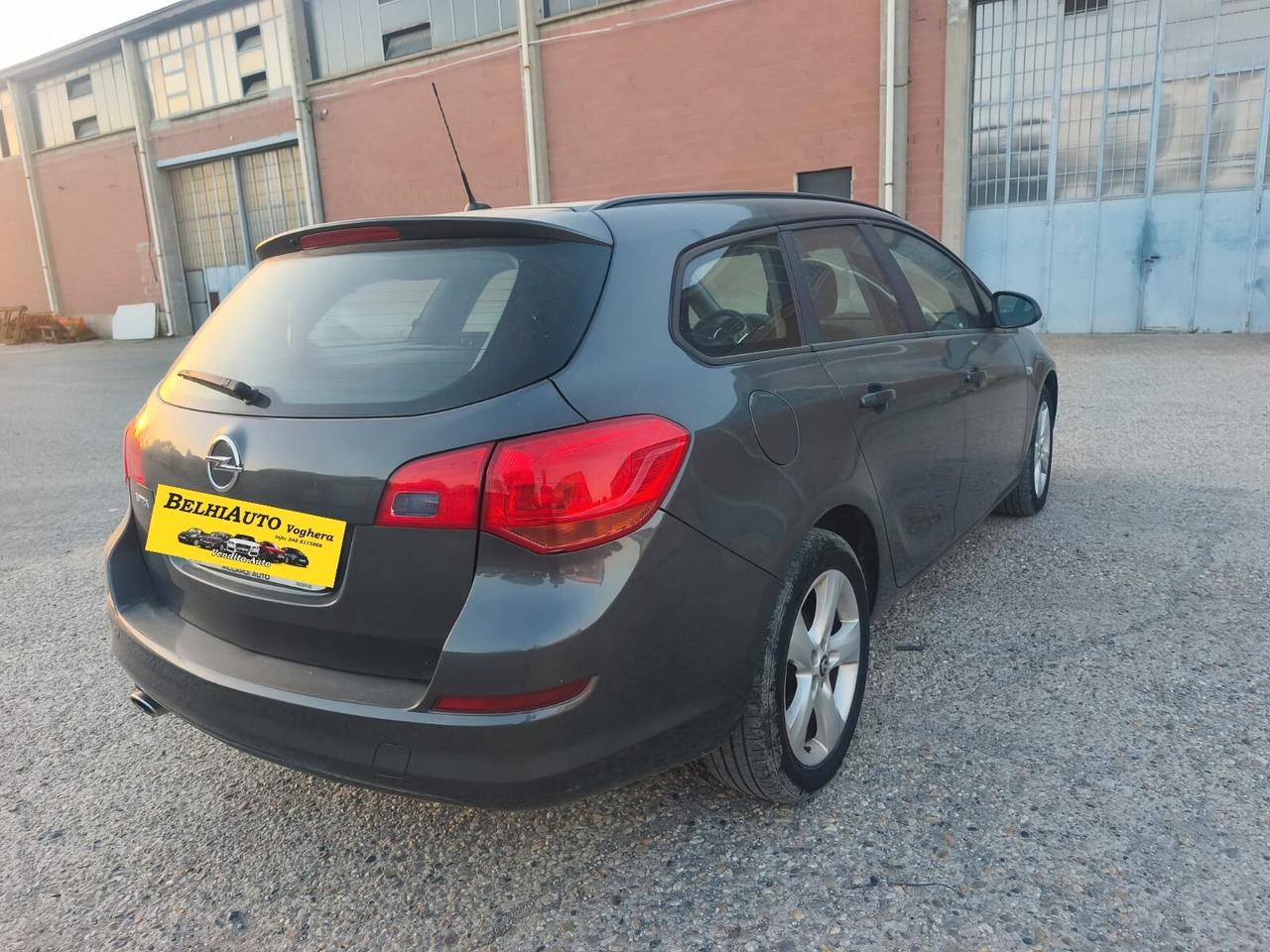 Opel Astra Sw 2012---1.4 Benzina GPL