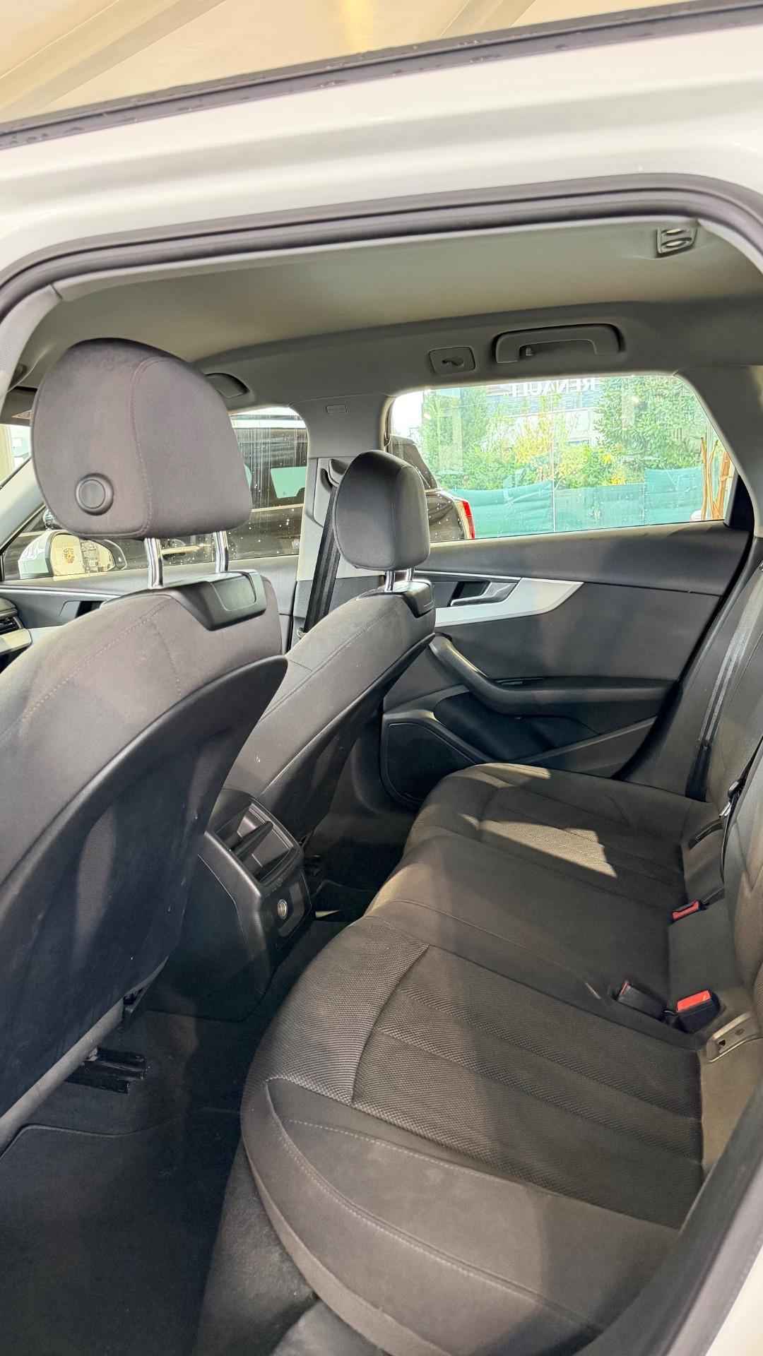 Audi A4 Avant 30 TDI S line edition