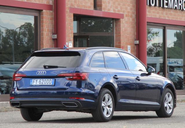 AUDI A4 Avant 30 TDI S tronic Business